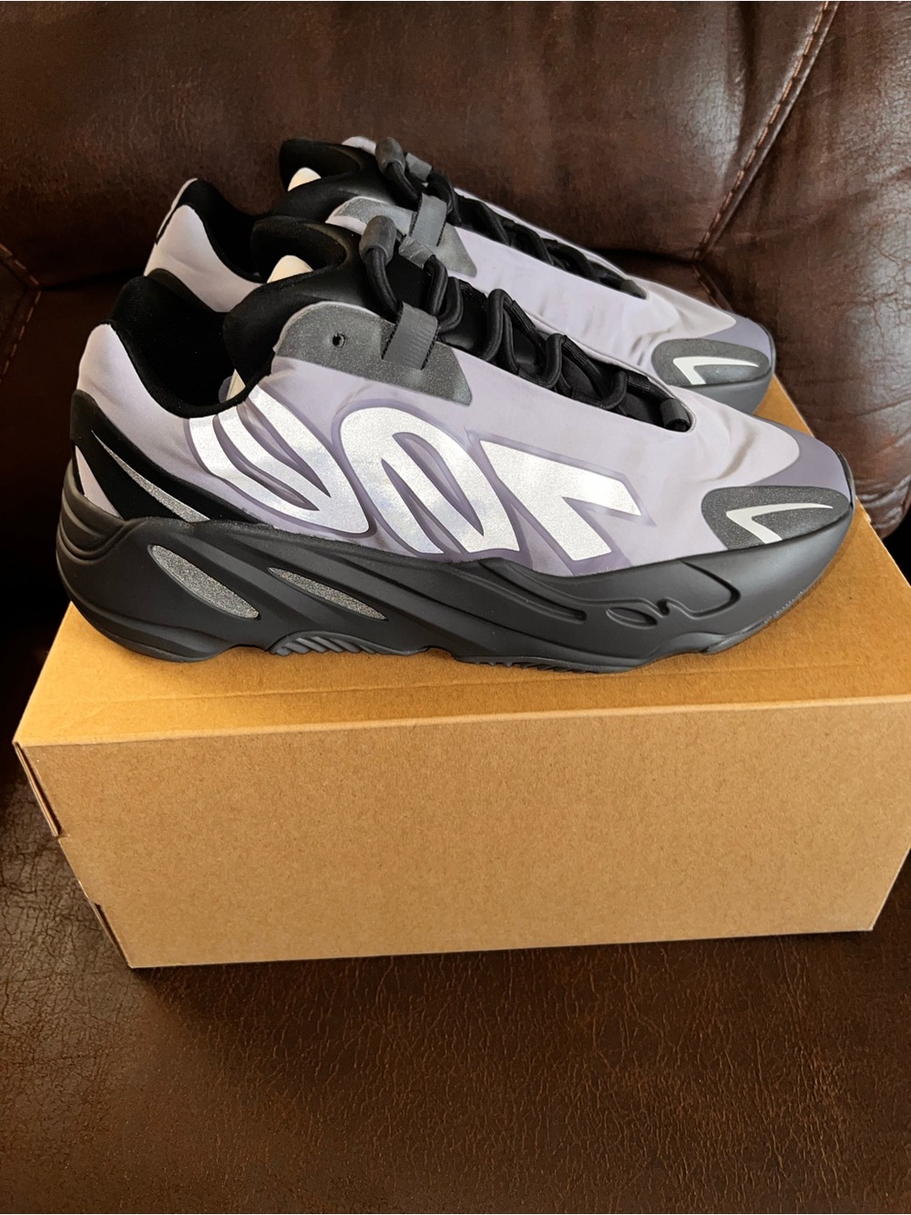 Yeezy 700 MNVN. PREOWNED w. Box